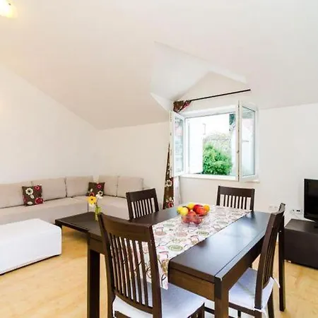 Apartment Nikola - One Bedroom With Two Balconies And Sea View Relax